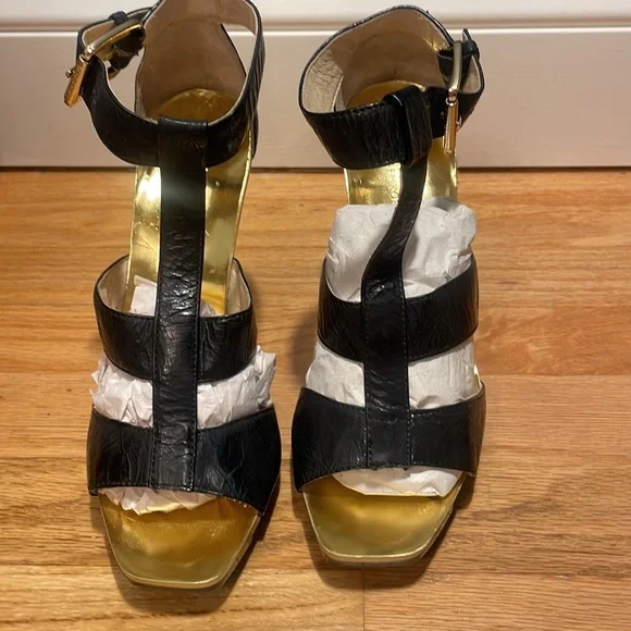 MICHAEL KORS Womens Black Leather scrappy Heels, size 8, like NEW - Picture 3 of 13